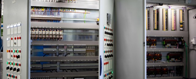 Electronic systems cabinet